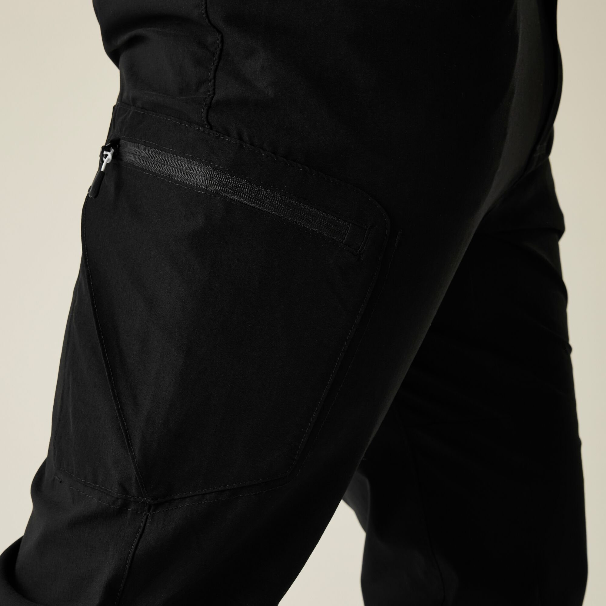 Men's Tuned In II Multi-Pocket Walking Trousers | Black