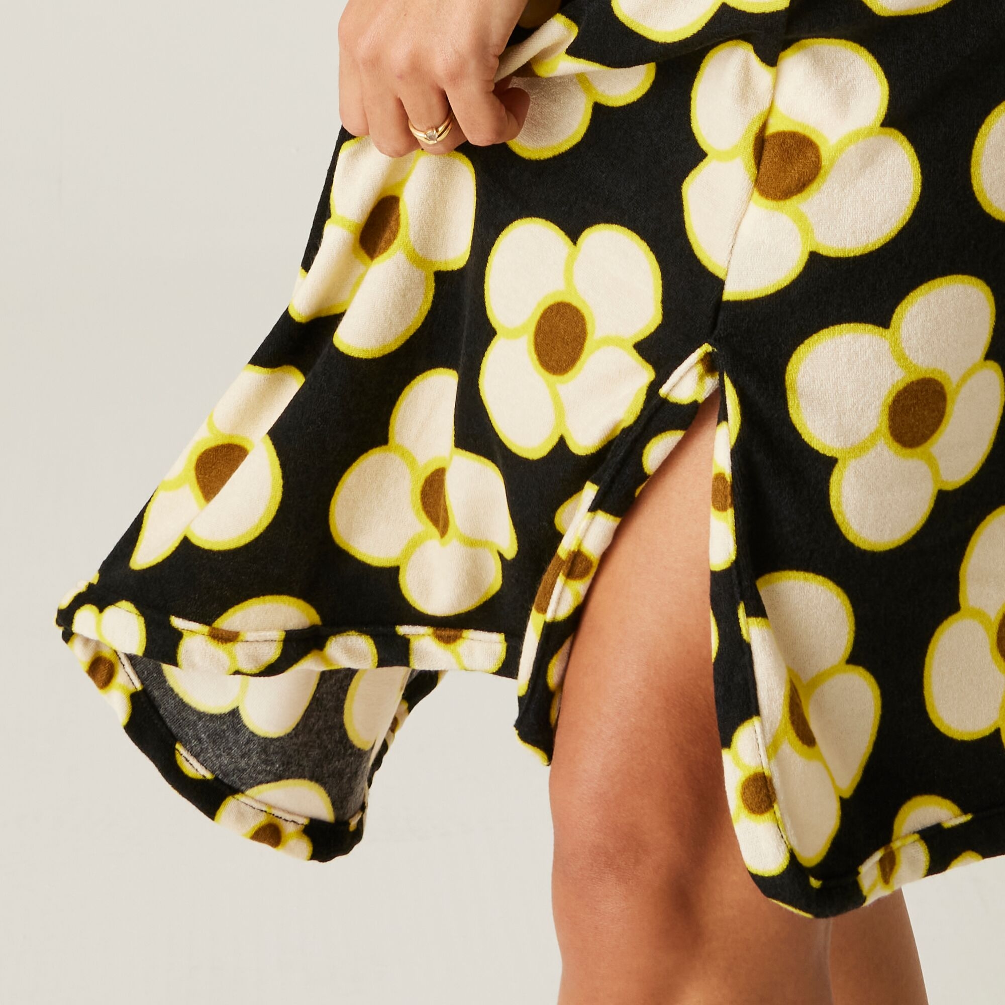Orla Kiely Towelling II Robe | Spinning Flower Black