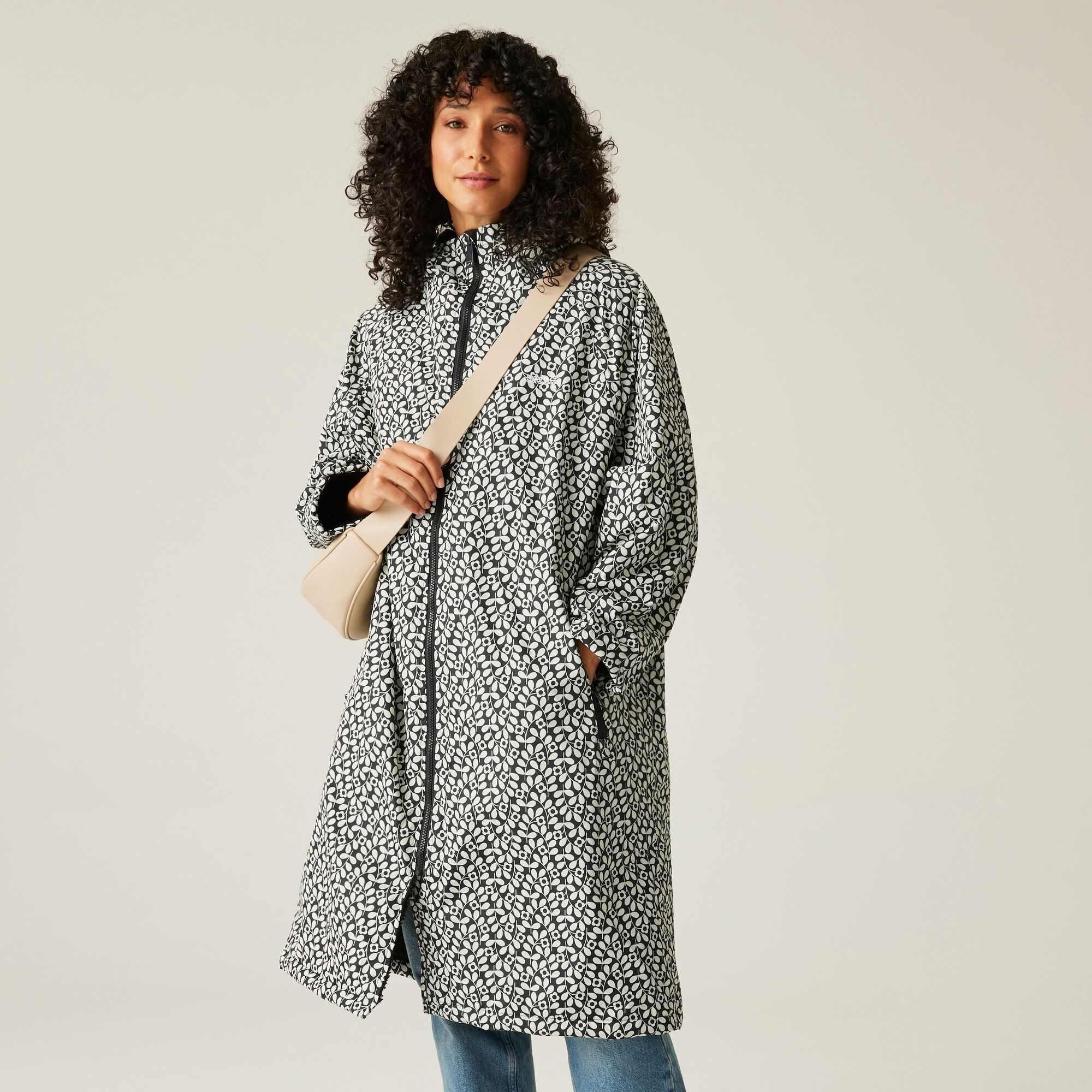 Orla Kiely Waterproof Changing Robe | Jasmine Flower Black