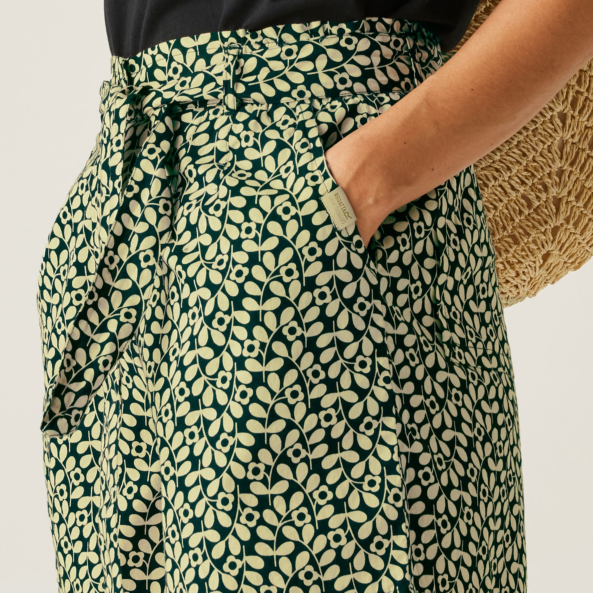 Orla Kiely Summer II Shorts | Jasmine Flower Black