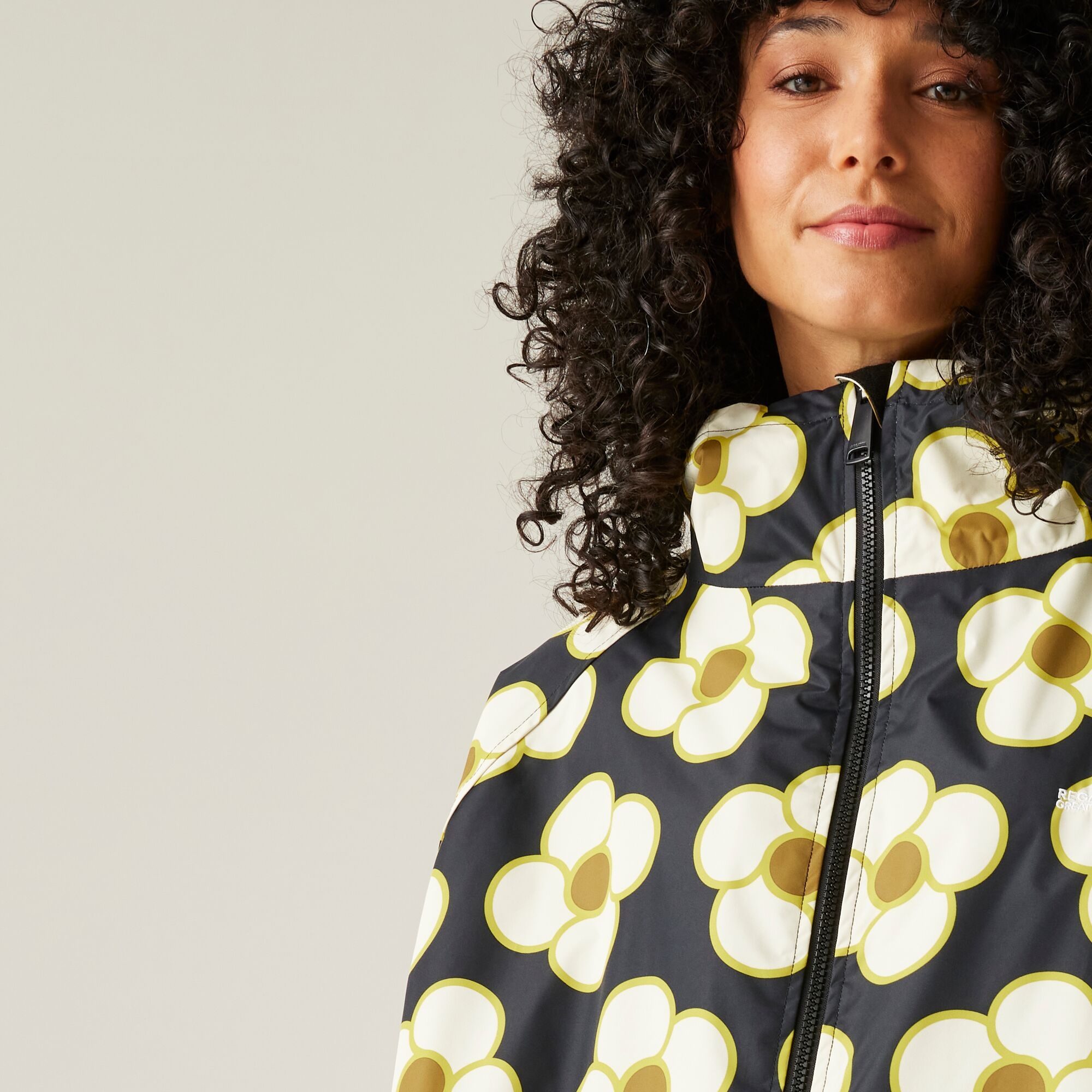 Orla Kiely Waterproof Changing Robe | Spinning Flower Black
