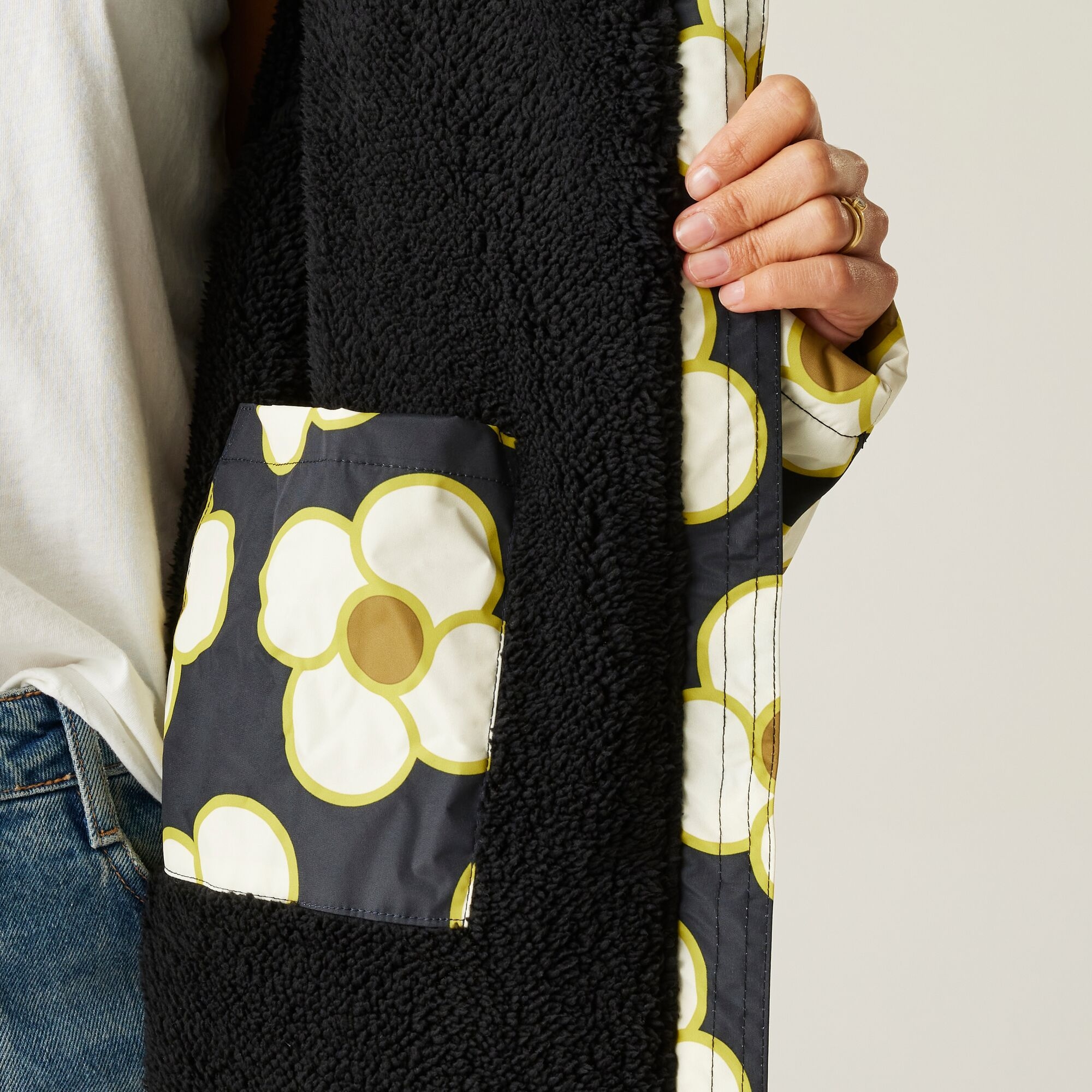 Orla Kiely Waterproof Changing Robe | Spinning Flower Black