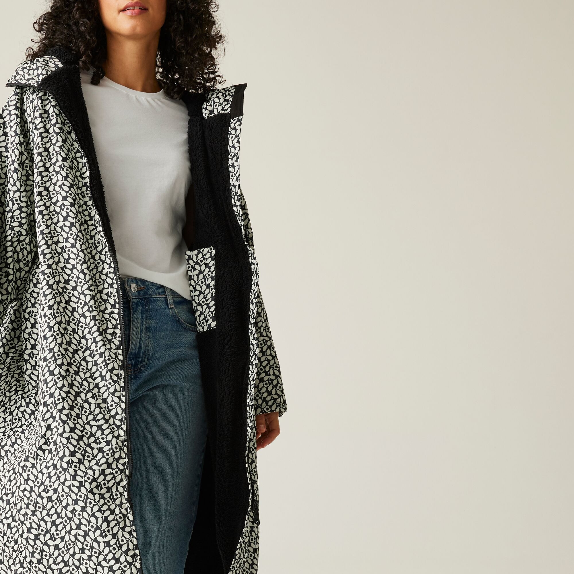 Orla Kiely Waterproof Changing Robe | Jasmine Flower Black