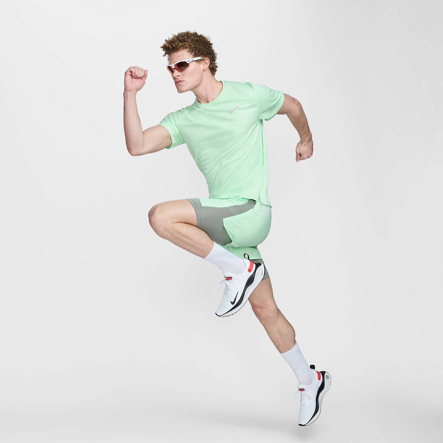 Nike Dri-FIT Stride Hybrid 2 in 1 5in Pantaloncini Vapor Green/Dark Stucco/Reflective Silver