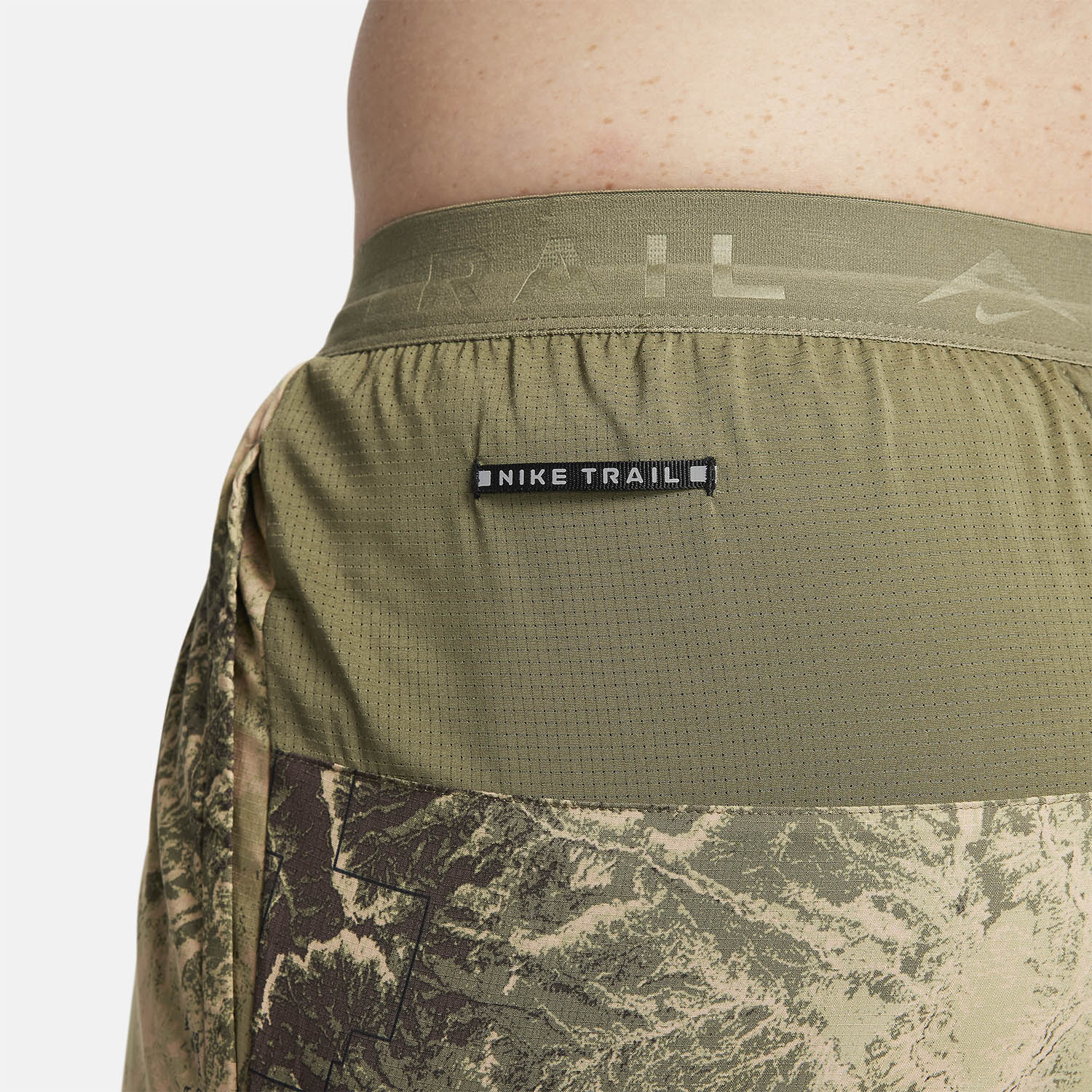 Nike Dri-FIT Trail Stride 7in Pantaloncini Medium Olive/Black