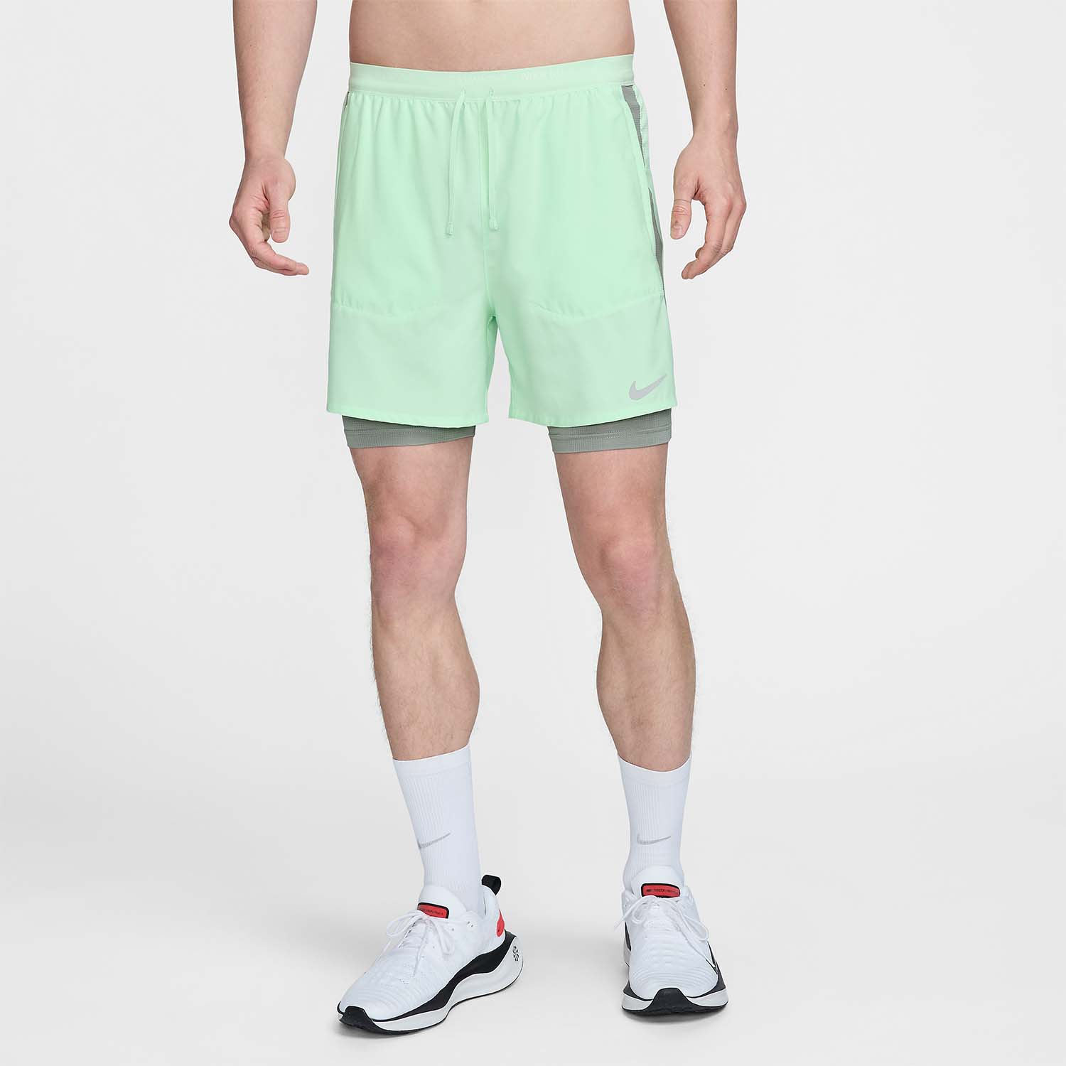 Nike Dri-FIT Stride Hybrid 2 in 1 5in Pantaloncini Vapor Green/Dark Stucco/Reflective Silver