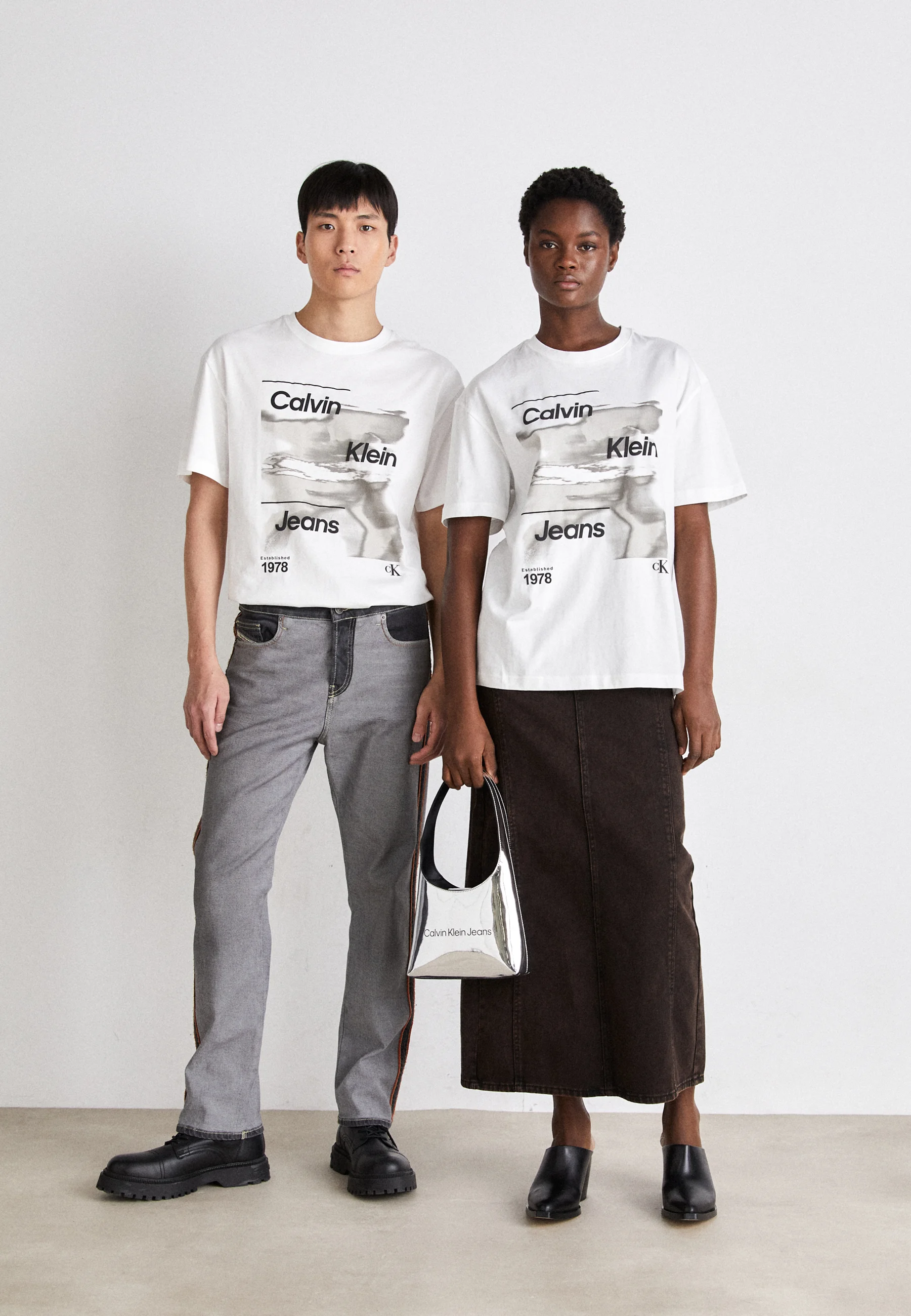 Calvin Klein Jeans DIFFUSED LOGO TEE UNISEX - T-shirt con stampa