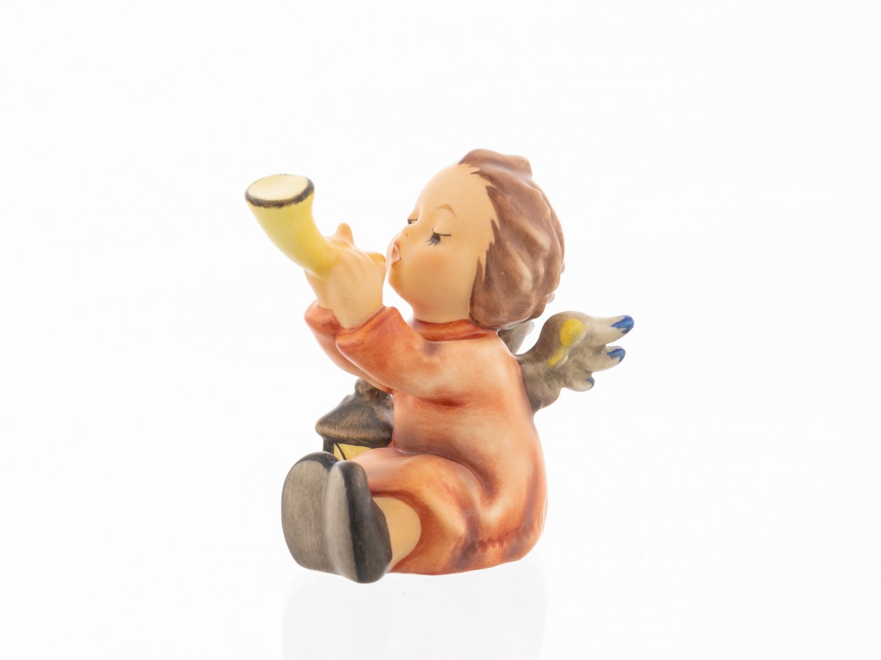 Hum 359 - Sitzender Engel mit Horn