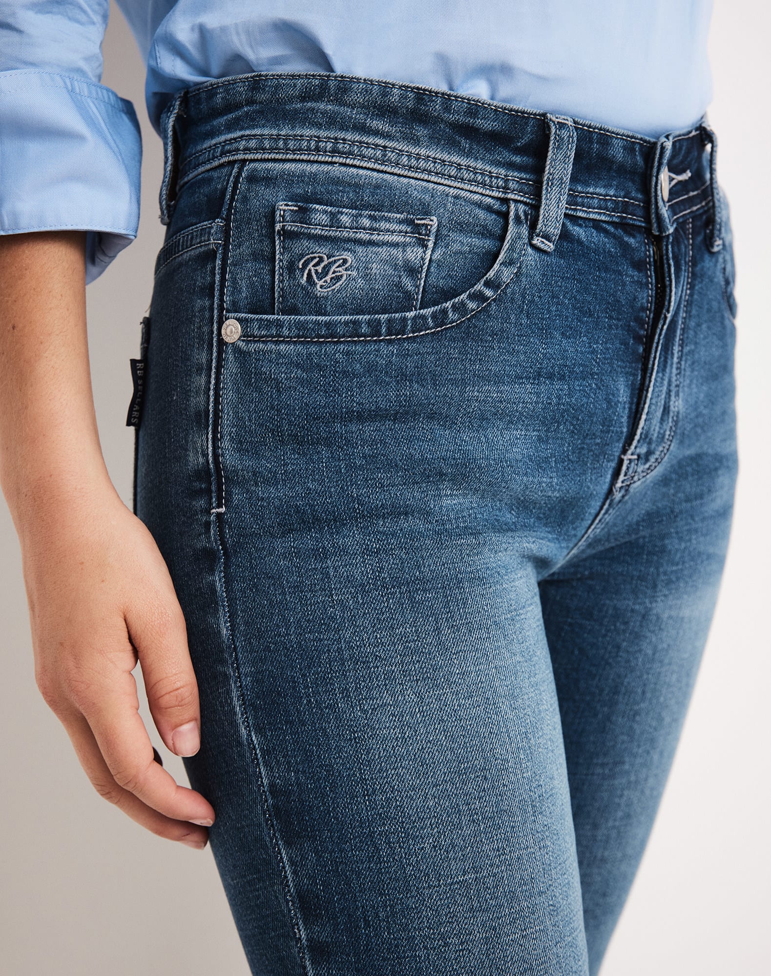 Alanna Jean - Mid Rise Bootcut 32 Inleg