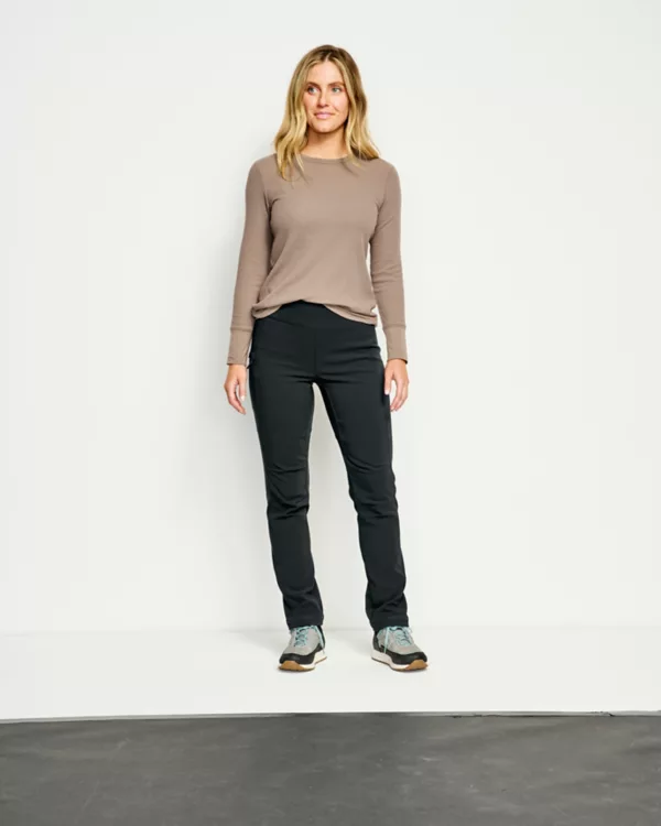 Softshell Natural Fit Straight-Leg Pants