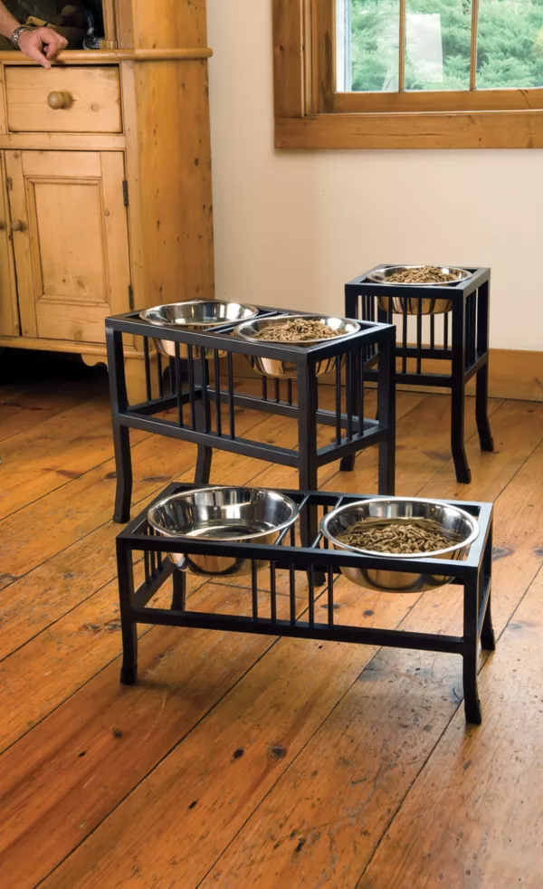 Black Steel Raised Feeder