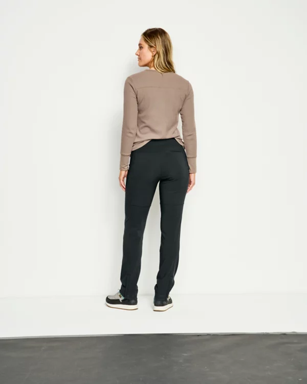 Softshell Natural Fit Straight-Leg Pants