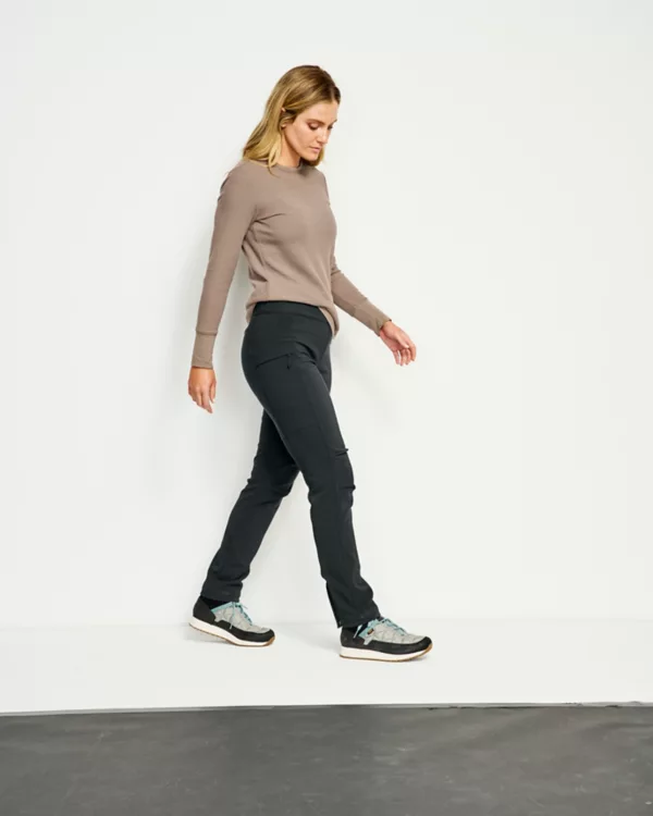 Softshell Natural Fit Straight-Leg Pants