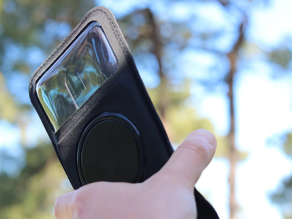 Shapeheart Magnetic Smartphone Cover with Camera Window