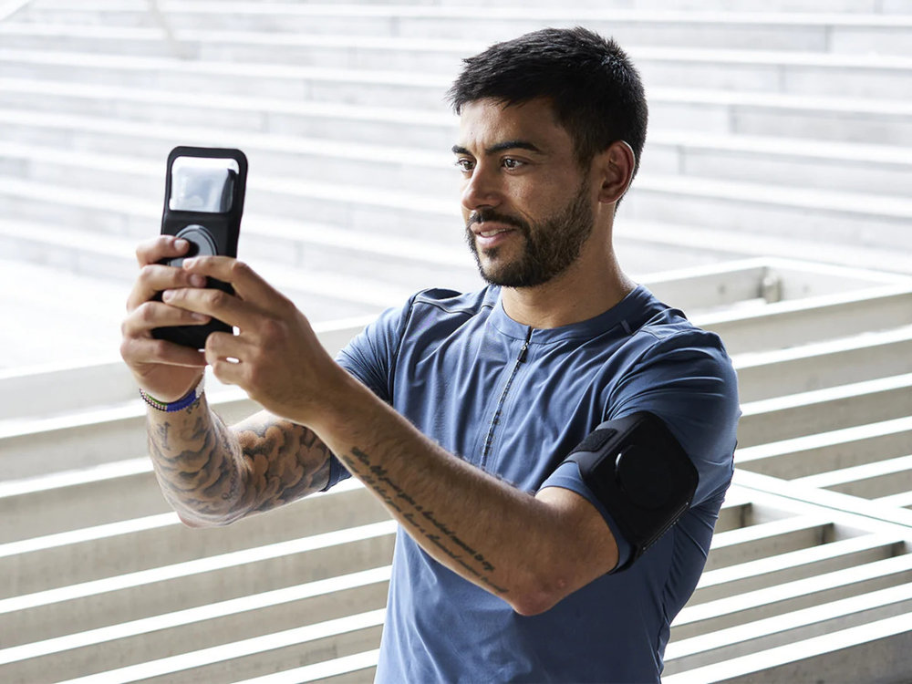 Shapeheart Magnetic Smartphone Cover with Camera Window