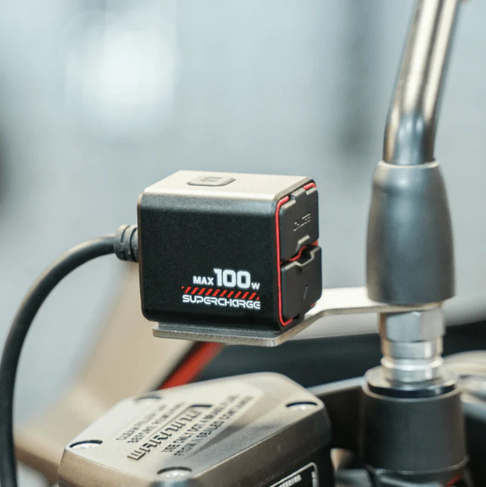 CHIGEE MFP0094 TR100 2-way USB A/C Fast Charger