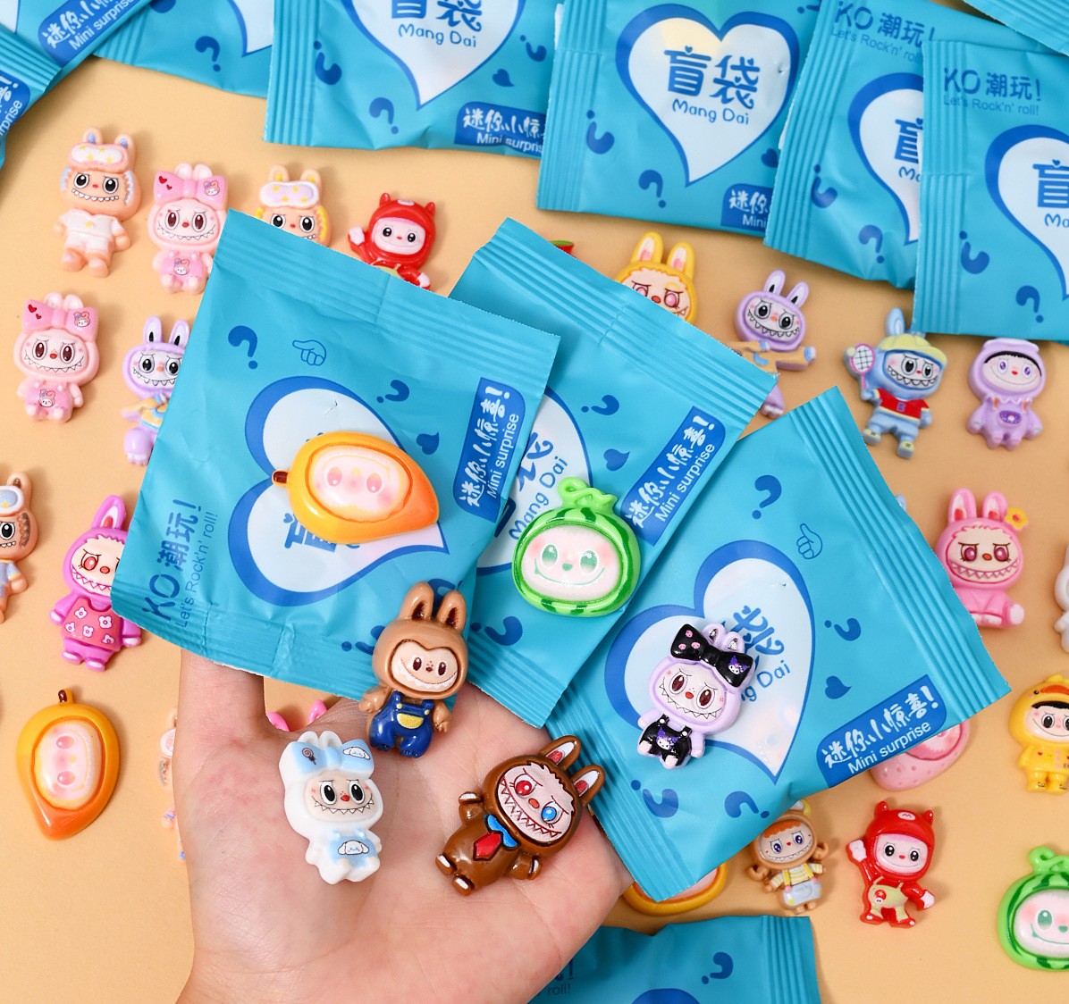 Mixed packing-Miniature pendants can be selected at will