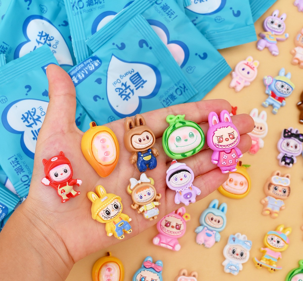 Mixed packing-Miniature pendants can be selected at will