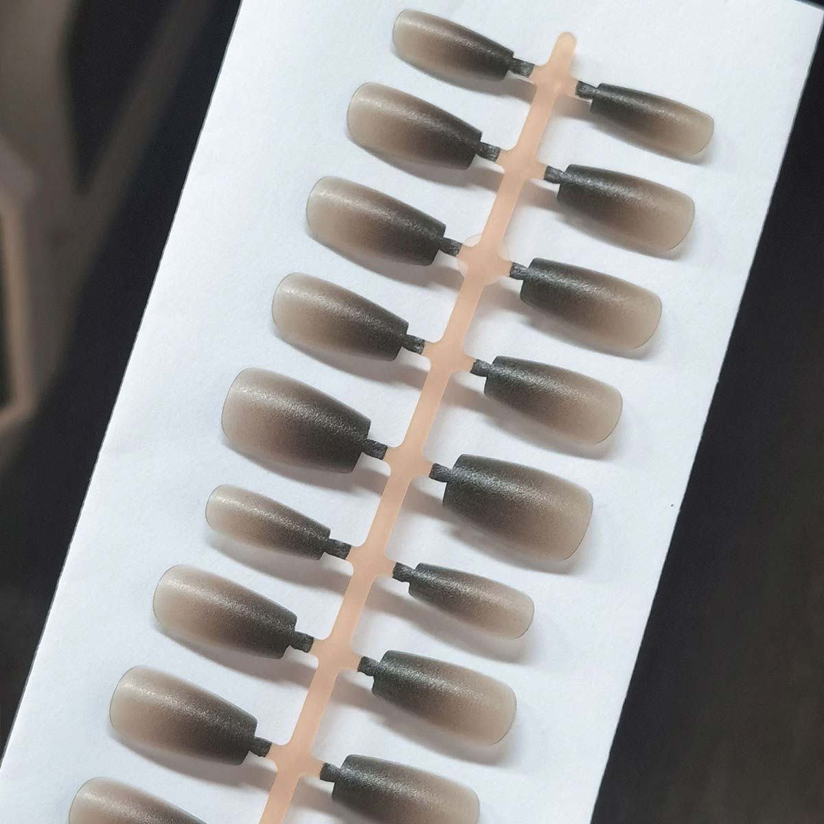 Nude blush nail art stickers, simple medium-sized false nail stickers, full coverage matte and glossy false nails, suitable for women and girls, 24 pieces per pack.