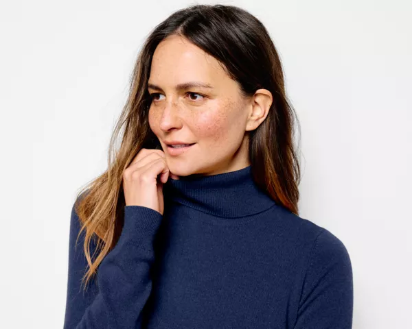 Classic Cashmere Turtleneck Sweater