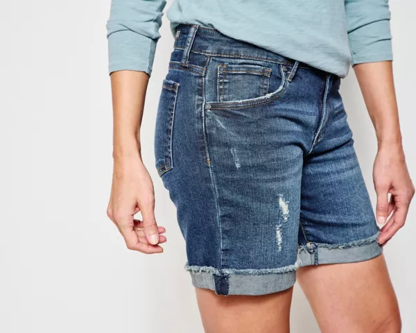 Kut from the Kloth® Catherine Boyfriend 7" Shorts