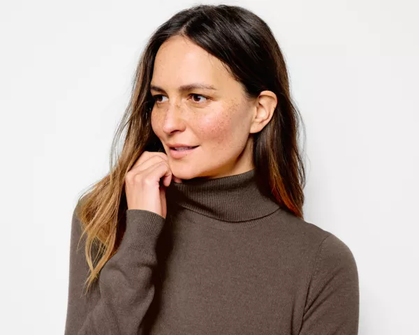 Classic Cashmere Turtleneck Sweater