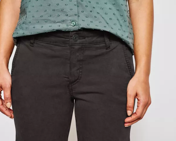 Kut from the Kloth® Stretch Twill Catherine Boyfriend 7" Shorts