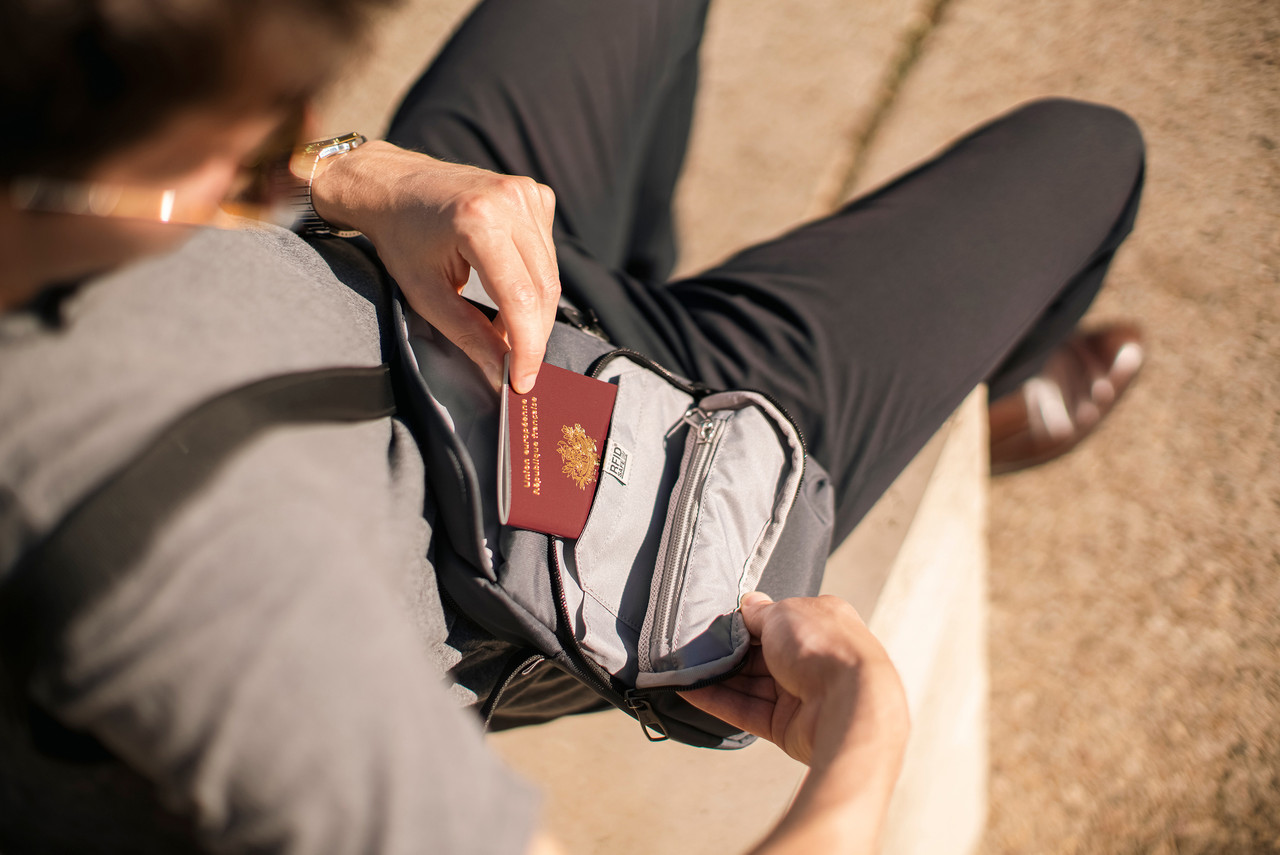 Pacsafe X Compact Crossbody - Unisex