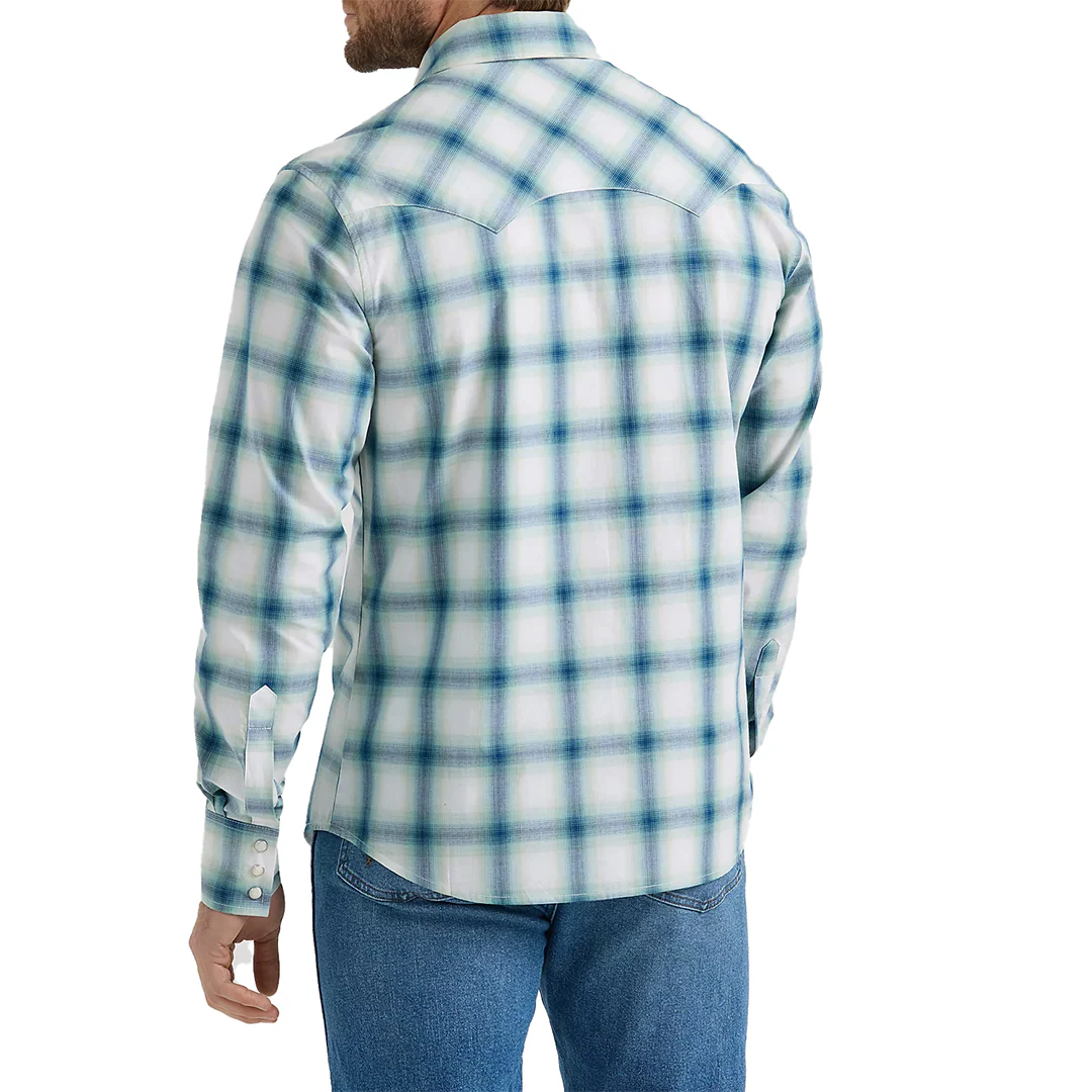 Wrangler Men's Retro Plaid Long Sleeve Snap Shirt