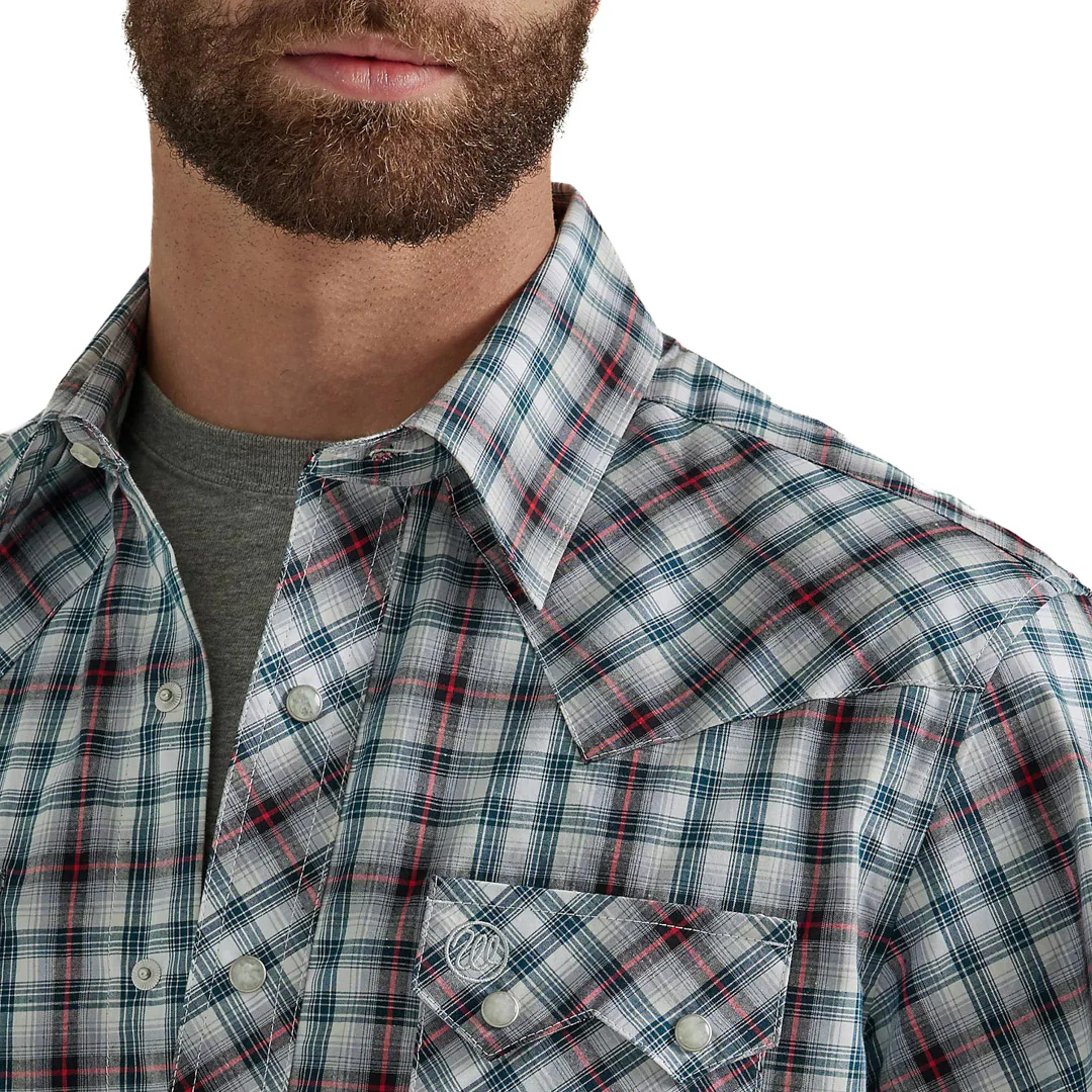 Wrangler Men's Retro Short Sleeve Plaid Snap Shirt In Blue