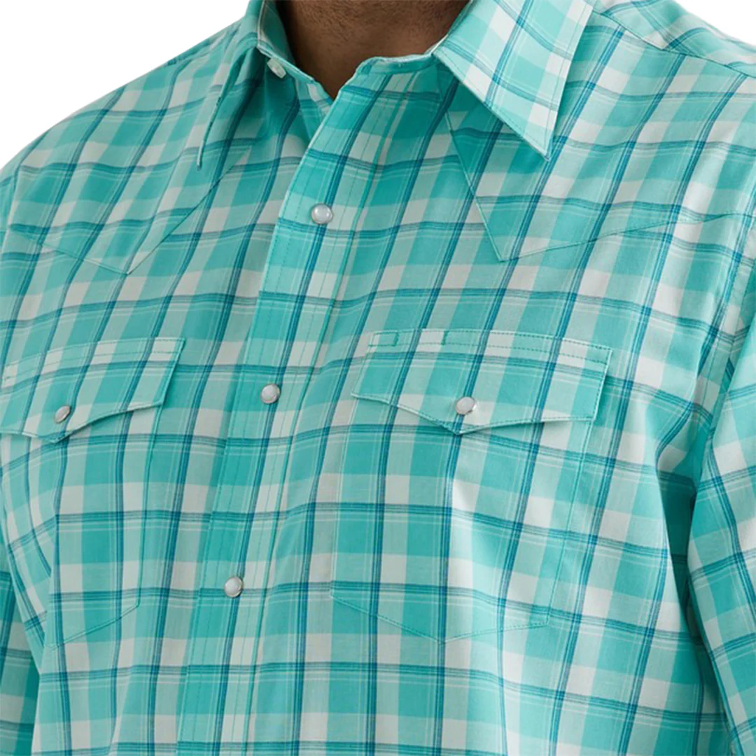 Wrangler Men's Wrinkle Resist Turquoise Plaid Snap Short Sleeve Shirt