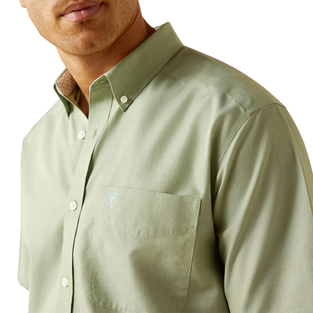 Ariat Men's Wrinkle Free Solid Classic Fit Short Sleeve Button Shirt
