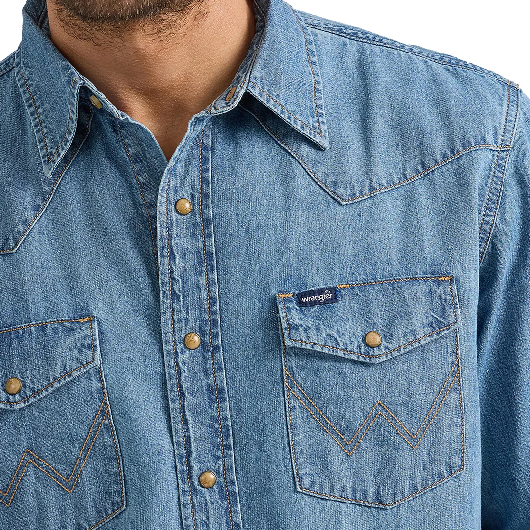 Wrangler Men's Classic Fit Denim Long Sleeve Snap Shirt