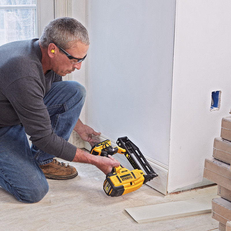 DeWalt DCN662 18V XR 16g Straight Cordless Brushless Nailer Body Only
