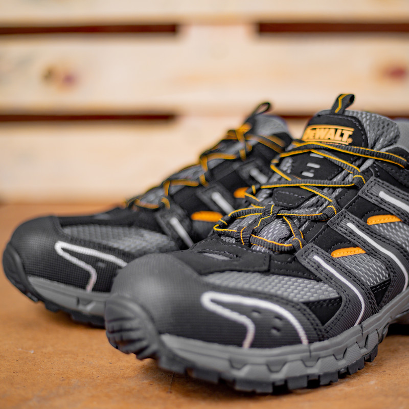 DeWalt Cutter Safety Trainers Size 7