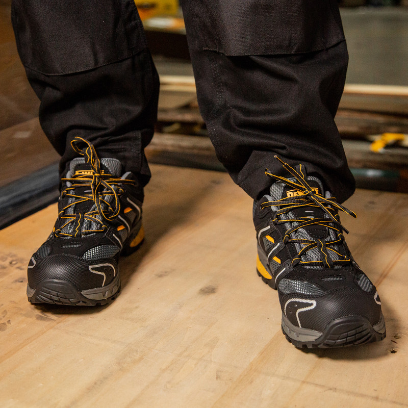 DeWalt Cutter Safety Trainers Size 4