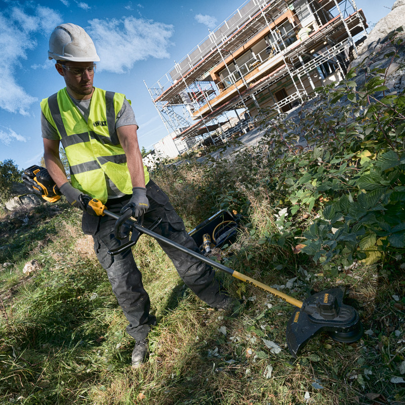 DeWalt DCM571X1-GB 54V Flexvolt 38cm Cordless Grass Trimmer & Brushcutter 1 x 9.0Ah