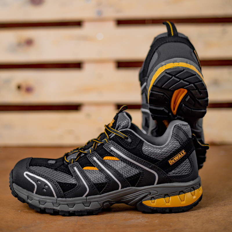 DeWalt Cutter Safety Trainers Size 4