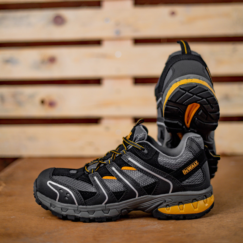 DeWalt Cutter Safety Trainers Size 9