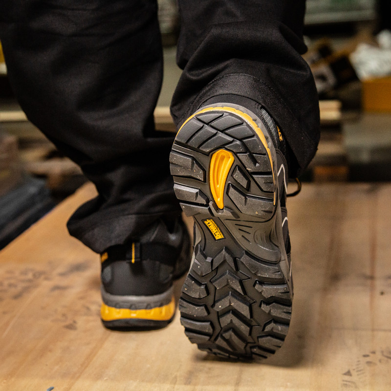 DeWalt Cutter Safety Trainers Size 5