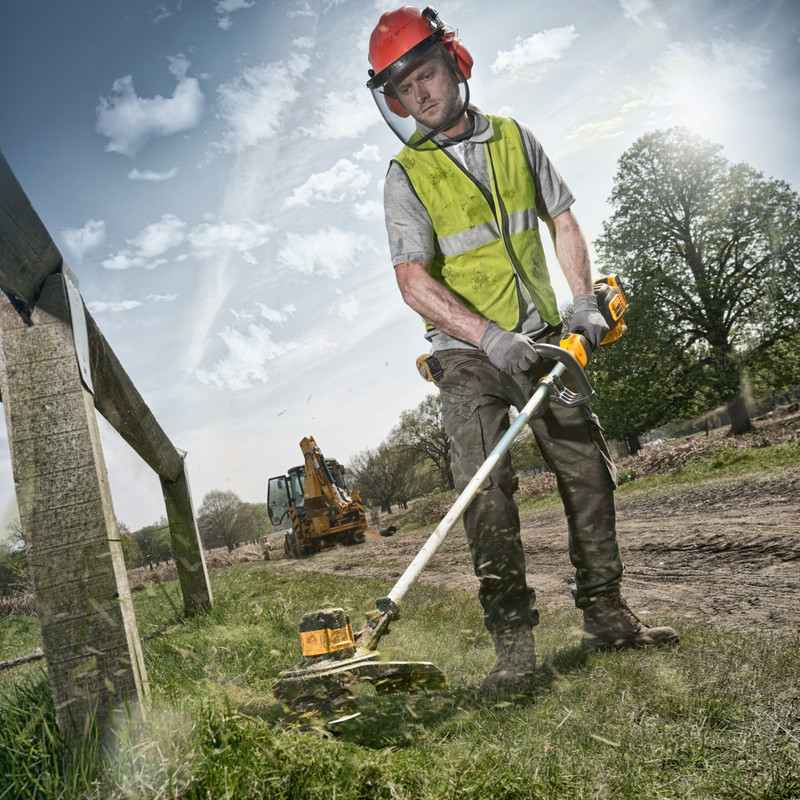 DeWalt DCMST561 18V XR 36cm Brushless Cordless String Trimmer 1 x 5.0Ah