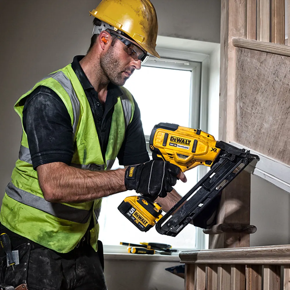 DEWALT 18V Brushless XR Li-Ion 15Ga Second Fix Nailer Skin DCN650N-XJ