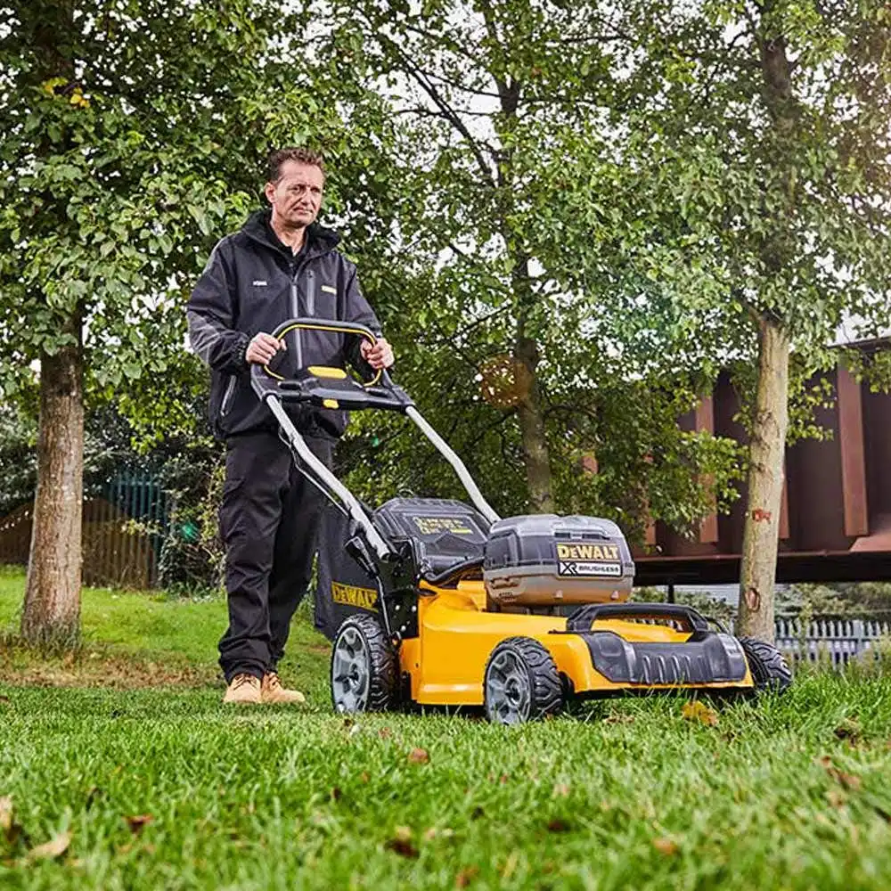 DEWALT 36V Brushless 2 x 5.0Ah 510mm (20") Lawn Mower Kit DCMW564P2-XE
