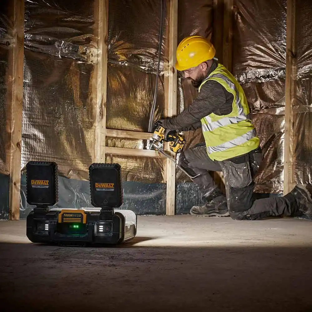 DEWALT Tough system 2.0 Task Box & Light DWST08061-1