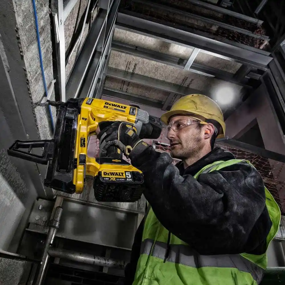 DEWALT 18V XR Brushless 2 x 5.0Ah Concrete Nailer Kit DCN890P2-XE