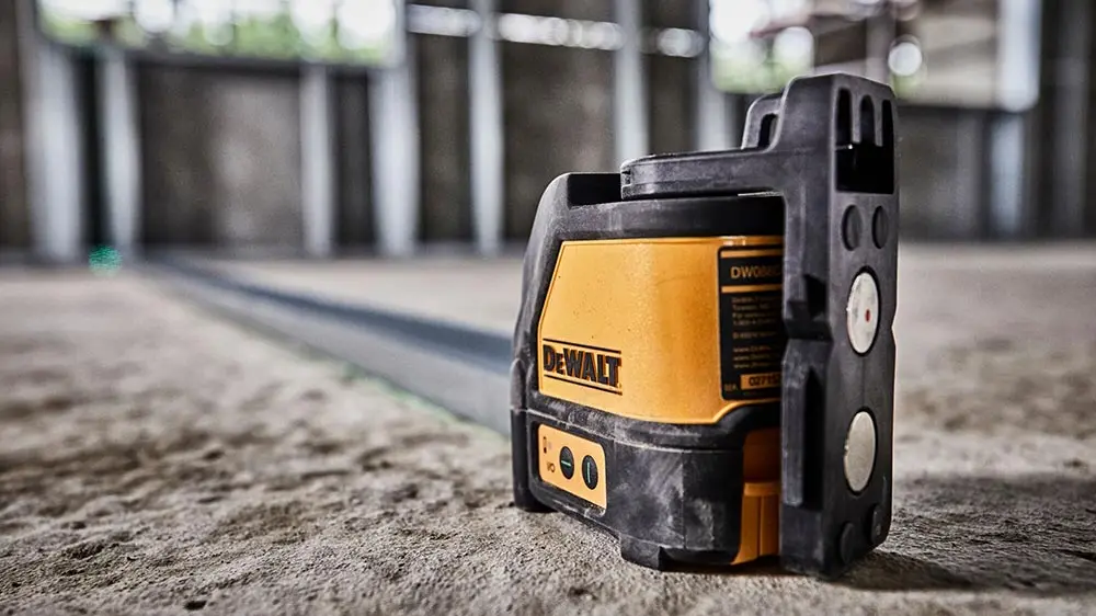 DEWALT Green Beam Cross Line Laser Level DW088CG-XJ