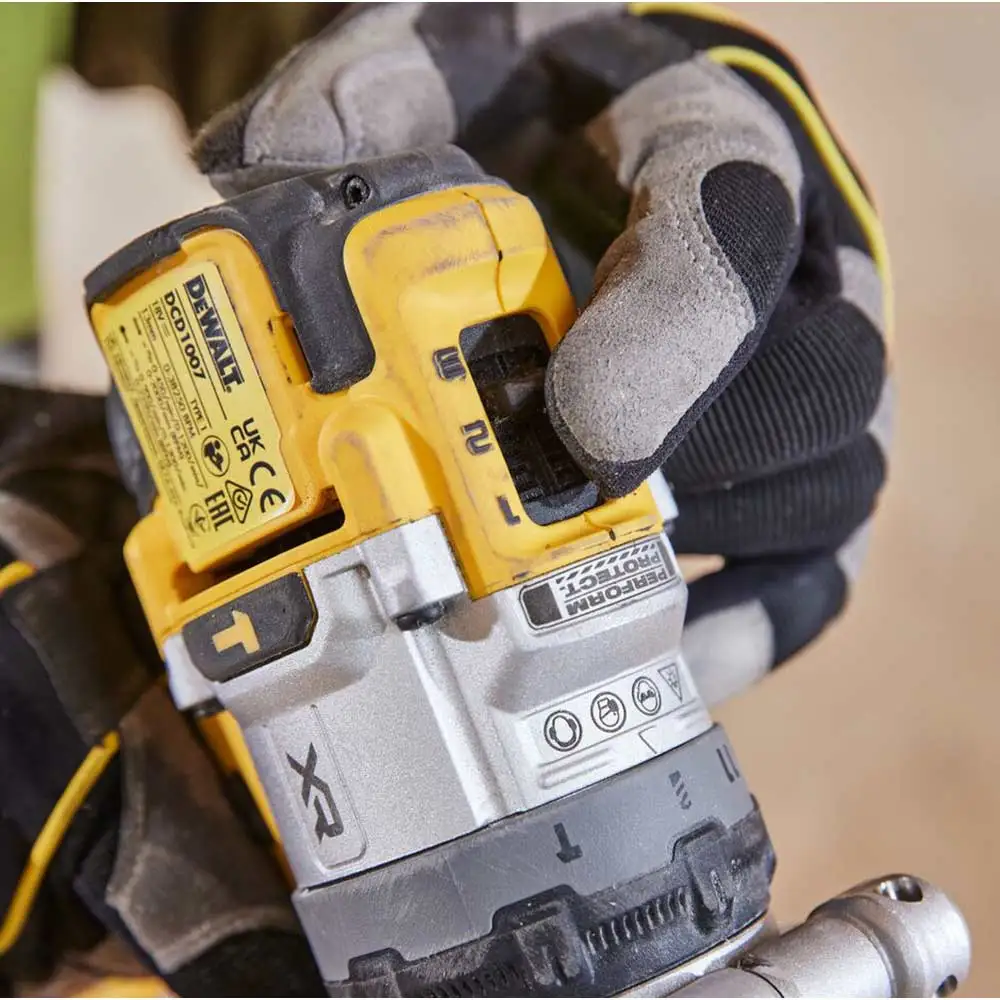 DEWALT 18V XR 1 x 8.0Ah 13mm 3 Speed Hammer Drill Kit DCD1007WW1T-XE