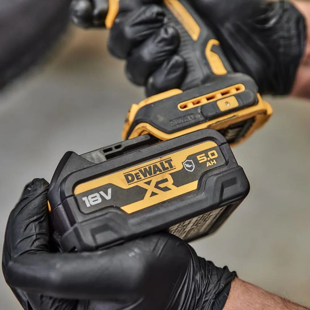 DEWALT 18V 5.0Ah XR Grease Resistant Battery DCB184G-XJ