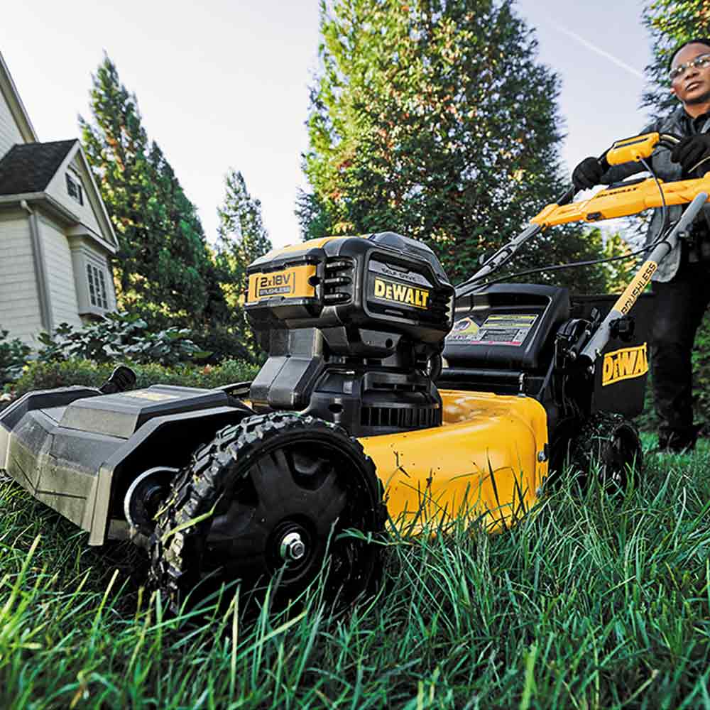 DEWALT 36V (18Vx2) Brushless 540mm Lawn Mower Skin DCMWSP564N-XE