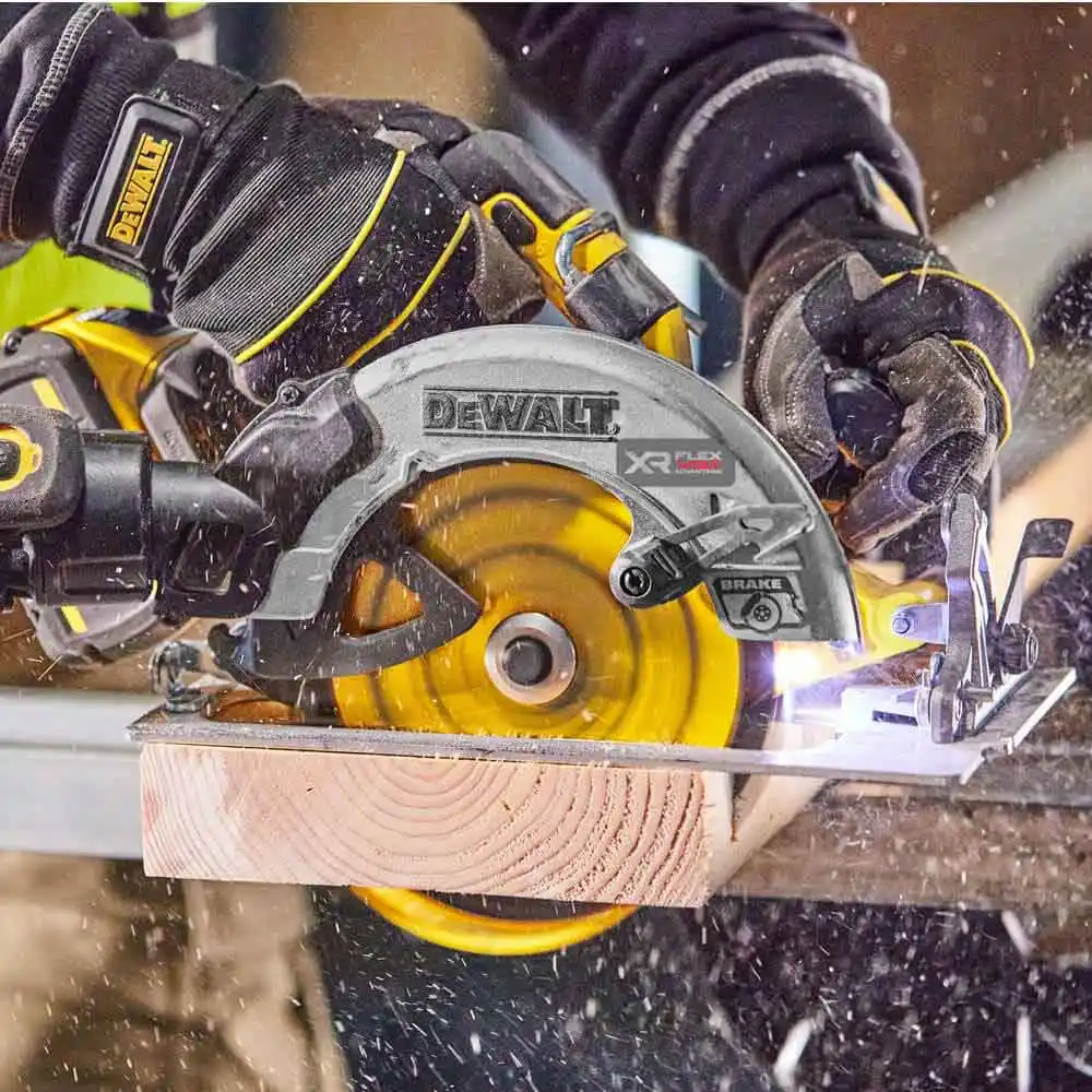 DEWALT 18V Brushless XR FLEXVOLT Advantage 6.0AH Circular Saw Kit DCS573T1-XE